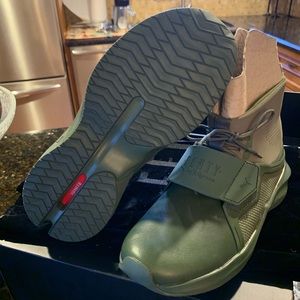 Fenty Puma Size 6 Hunter Green
